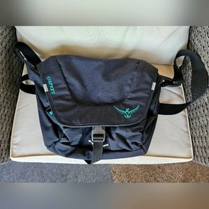 Osprey Flapjill Black Nylon Flap Messenger Shoulder Bag Travel Bag